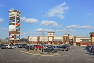 Wonderful Shopping within Walking Distance!!