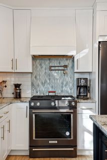 Stunning designer tile. Delta pot filler.