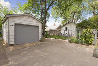 Parking space for 2 cars - newer garage.