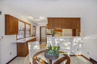 Light and bright dining area to enjoy your morning coffee.