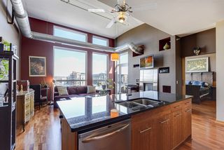 Living area to master bedroom