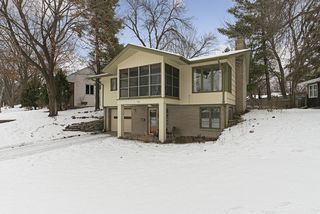 586 Otis Avenue is located in the Heart of Desnoyer Park, just a few steps from the Mississippi River! 
