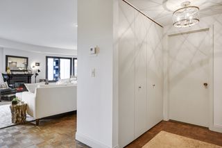 ENTRY SPACE WITH GENEROUS STORAGE