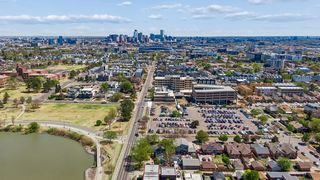 2.5 miles to Downtown Denver