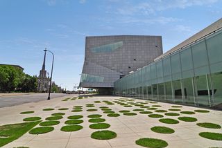 Enjoy Shopping, Museums & AMAZING restaurants, just outside your door! 