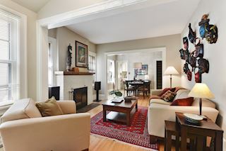 Vaulted entry lead to open floorplan that flows through Living room, Dining room and into kitchen