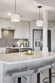 ISLAND WITH SLEEK  WHITE QUARTZ COUNTERTOP