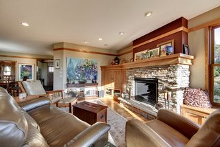Warm, open, inviting spaces, perfect for entertaining and river watching.