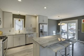 Imagine preparing meals in this wonderful kitchen with lots of cabinet and counter space...
