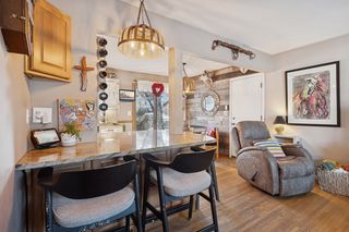 Island that opens up the space