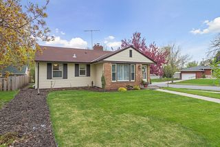Vinyl, brick, and stucco exterior, with MAC window replacement.