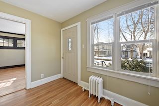 Lower unit foyer
