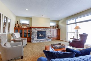 Home sweet home- enjoy the well thought design of the family-cozy,beautiful nature views and open design concept