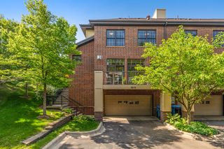 1511 Franklin Avenue SE , a Townhome in the East River Mews Condominium Association townhome in  Prospect Park neighborhood very close to the Mississippi River.