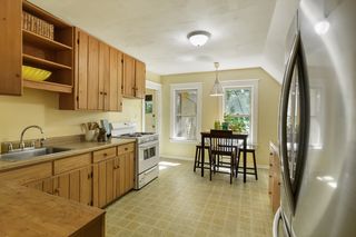 Unit 2 - eat in kitchen