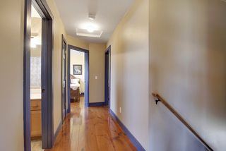 Wide 2nd floor hallway to 4 large bedrooms