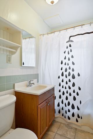 lower unit bathroom