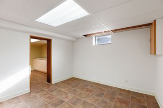Flex room on lower level - great office or fitness room