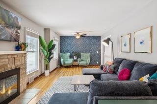 4. Original wood floors with lots of natural light