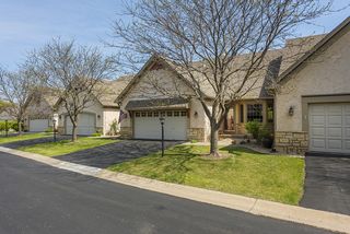Lovely townhouse on quiet tree-lined street...