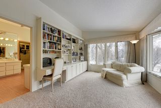 Built-in bookshelves and a desk!