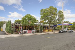 You'll love the convenience and easy life-style...