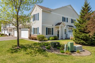 Lovely townhome conveniently located near shopping and freeways...