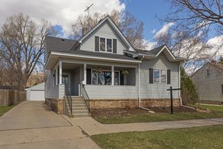 Neighborhood side walks - bike trails & recreation center nearby. 