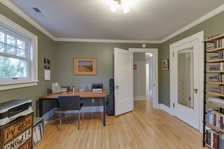 Hardwood floors thorought the upper level