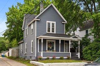 817 26th Ave NE Charmer with newer windows, siding and roof