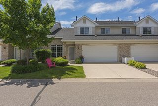 Lovely townhouse on quiet tree-lined street...