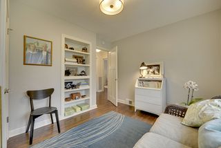Built in book shelves - office, formal dining or third bedroom - your choice. 