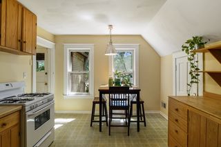 Unit 2 - eat in kitchen