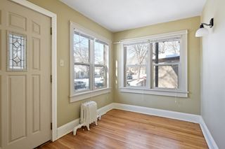 Lower unit foyer