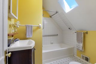 Unit 2 - bathroom