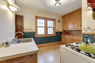 Lots of southern exposure sun light in this kitchen!