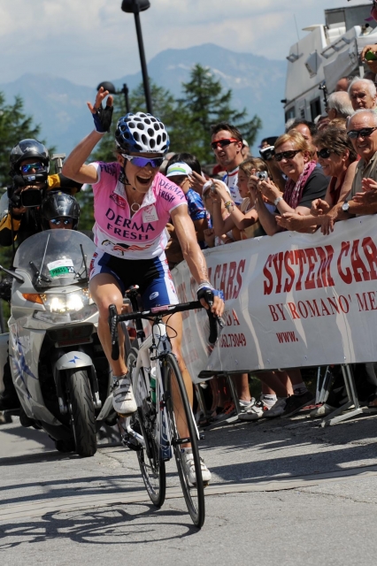Mara Abbott wins stage 6 to cement her lead