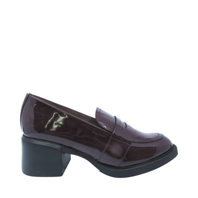 Chaussures Rouge pour Femmes de la marque WONDERS, 4. Un produit distribué par Chaussures Pierre Roy - Saint-Jean Québec