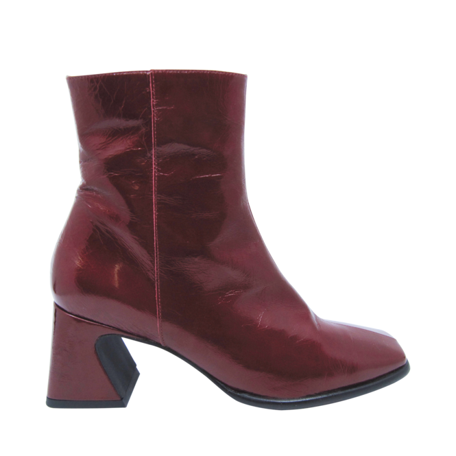 Bottes Rouge pour Femmes , 3. Un produit distribué par Chaussures Pierre Roy - Saint-Jean Québec