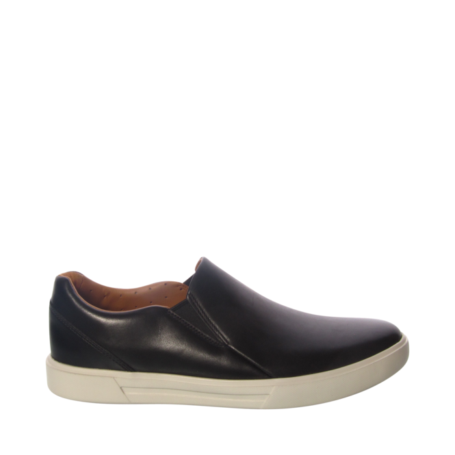 Black Shoes for Men by the brand CLARKS, 1. A product distributed by Chaussures Pierre Roy - Saint-Jean Quebec