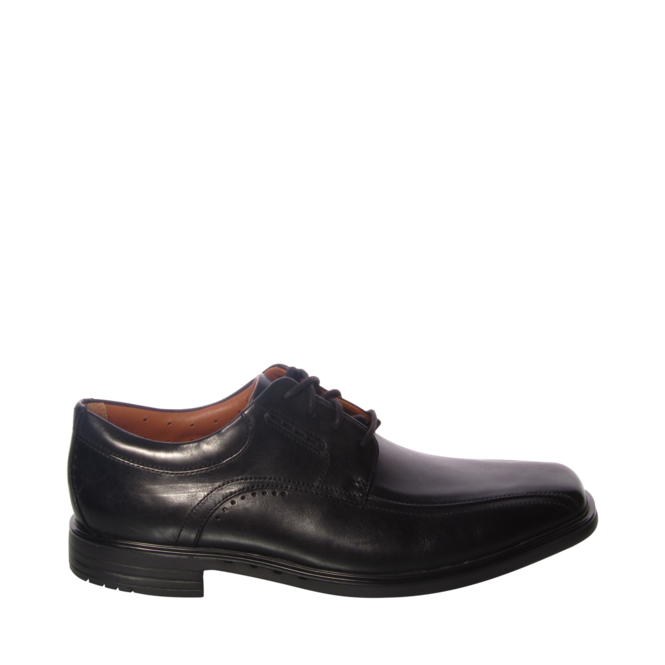 Black Shoes for Men by the brand CLARKS, 1. A product distributed by Chaussures Pierre Roy - Saint-Jean Quebec