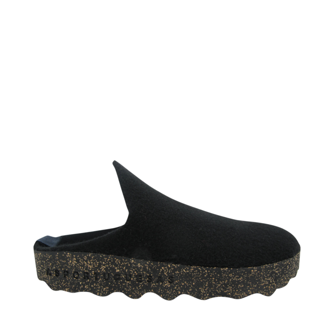 Black Slippers for Men by the brand ASPORTUGUESAS, 1. A product distributed by Chaussures Pierre Roy - Saint-Jean Quebec