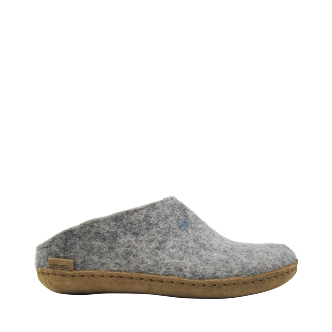 Gris/Taupe Slippers for Women , 2. A product distributed by Chaussures Pierre Roy - Saint-Jean Quebec
