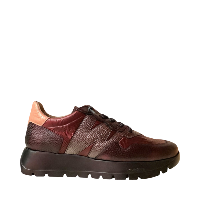 Chaussures Rouge pour Femmes de la marque WONDERS, 3. Un produit distribué par Chaussures Pierre Roy - Saint-Jean Québec