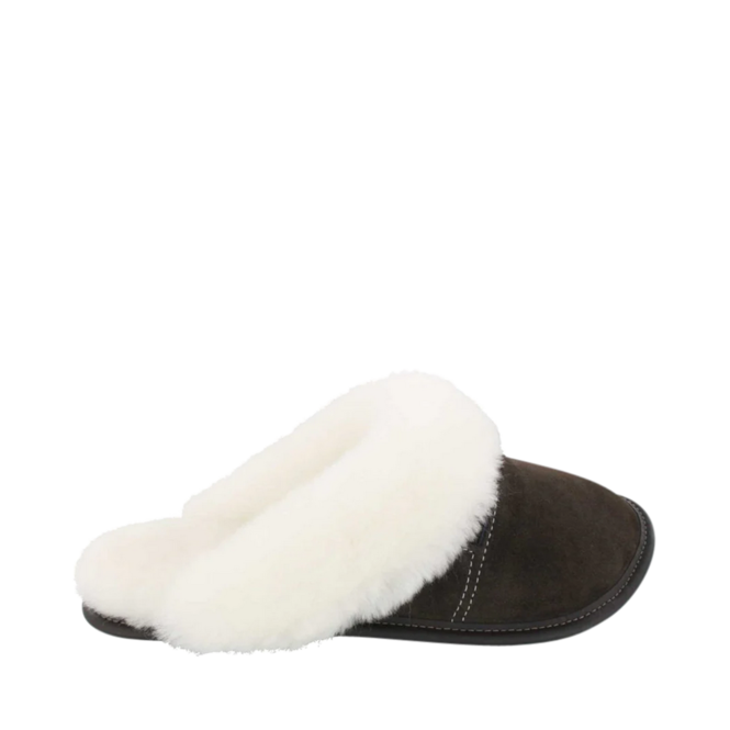 Pantoufles Brun pour Femmes de la marque GARNEAU PANTOUFLES, 1. Un produit distribué par Chaussures Pierre Roy - Saint-Jean Québec