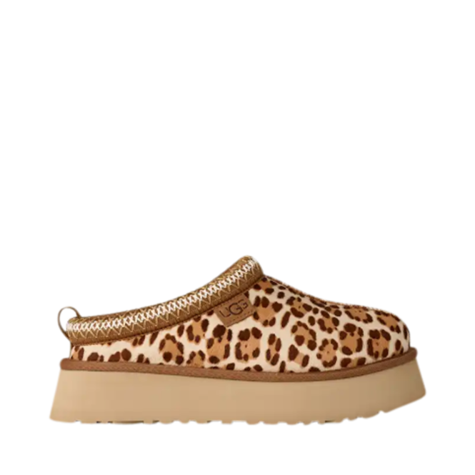 Beige Shoes for Women by the brand UGG, 4. A product distributed by Chaussures Pierre Roy - Saint-Jean Quebec