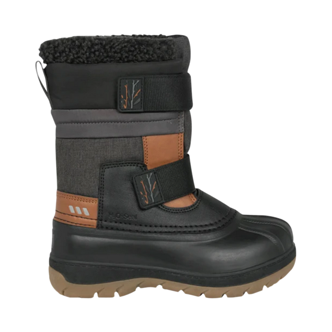 Black Junior for Boys , 4. A product distributed by Chaussures Pierre Roy - Saint-Jean Quebec