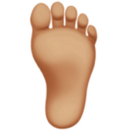 foot: medium-light skin tone emoji