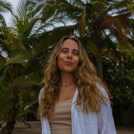 Mina | Travel Creator