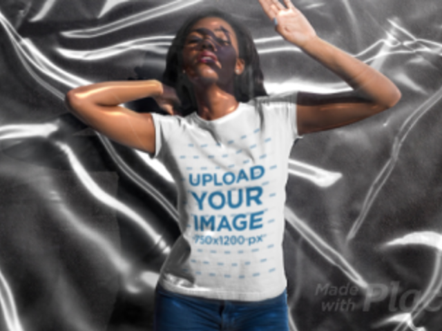 T-Shirt Video of a Woman Blocking the Sun From Her Face 3312v